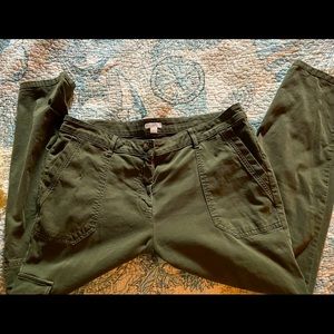 Stretchy skinny cargo pants in perfectly neutral olive green.